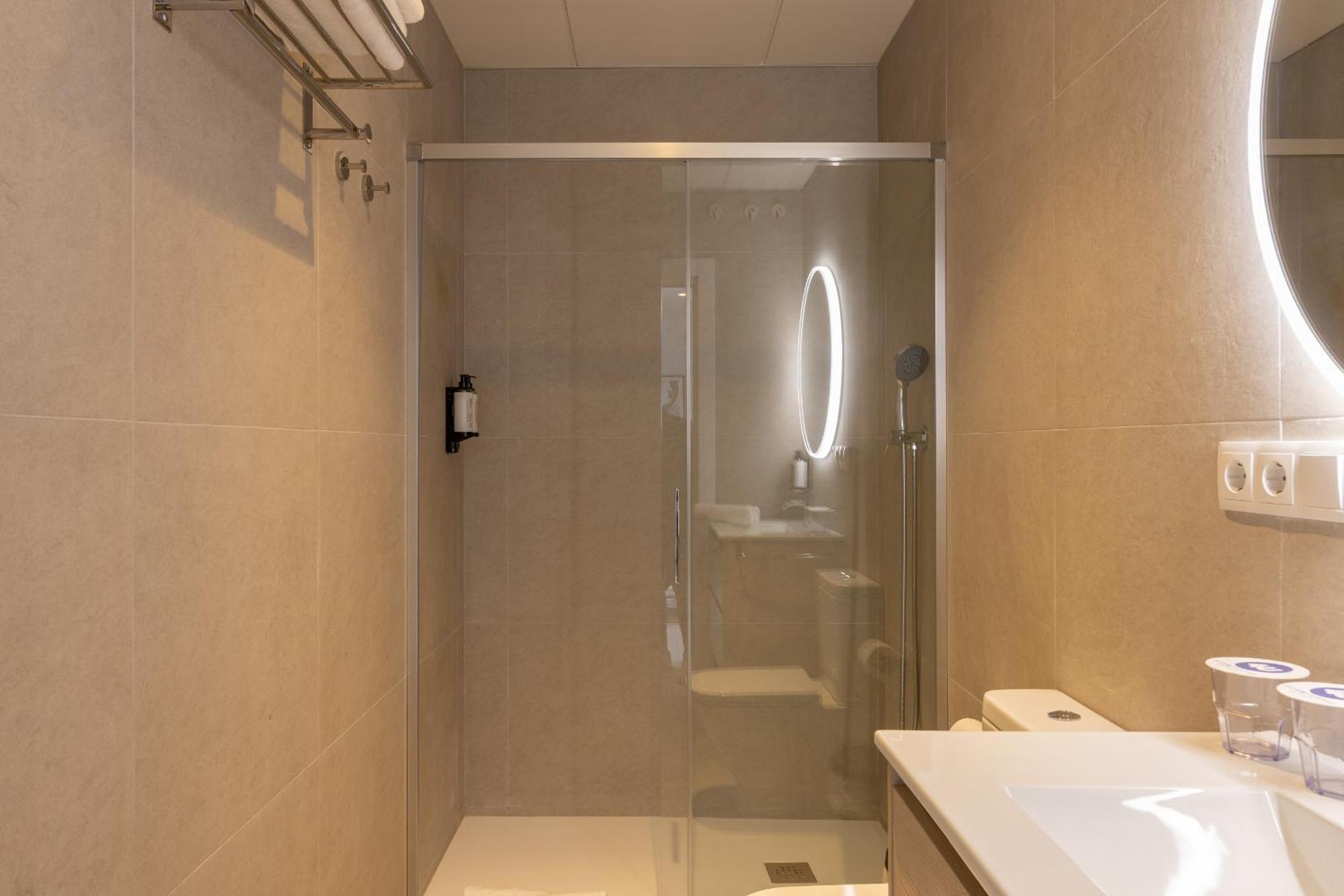 Dorm4You Arena Standar Junior Valencia Buitenkant foto
